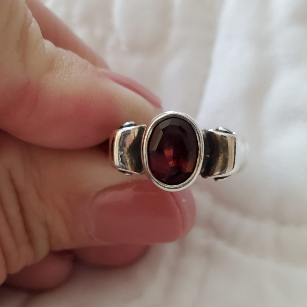Oval garnet ring